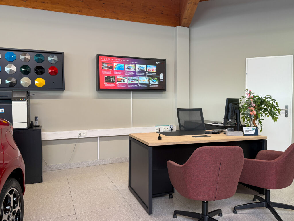 Consultation desk in the Autohaus Bauer showroom
