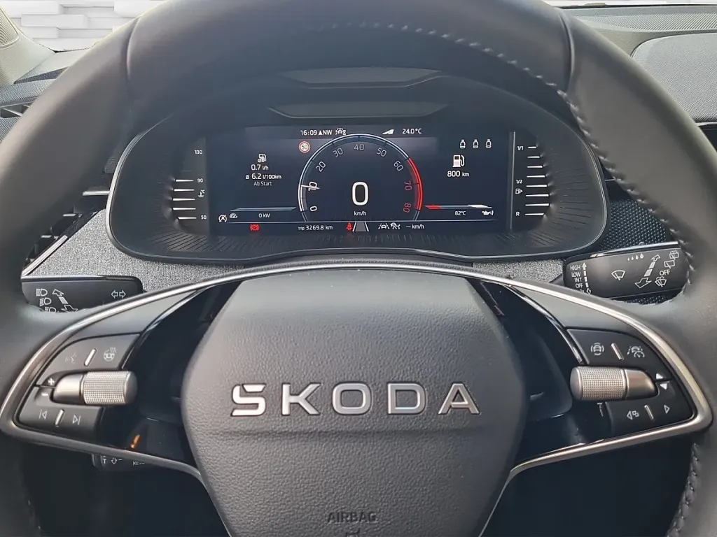 Skoda Kamiq 1,0 TSI Selection SUV / Terénne vozidlo – Obrázok 12