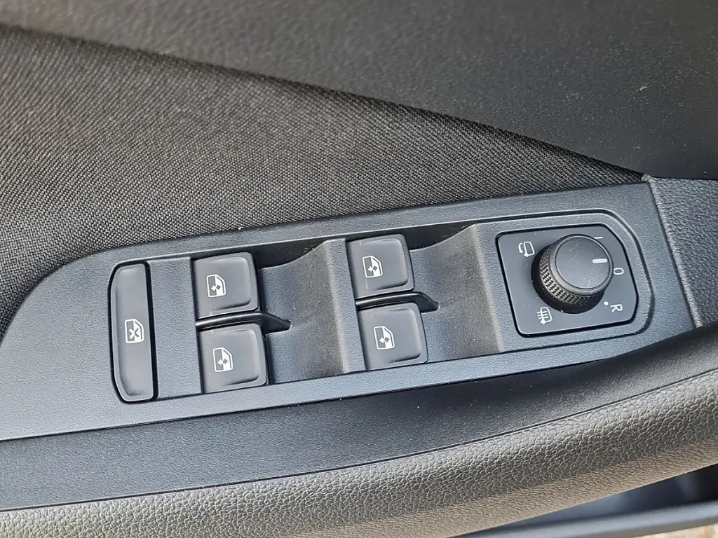 Skoda Kamiq 1,0 TSI Selection SUV / Terénne vozidlo – Obrázok 16