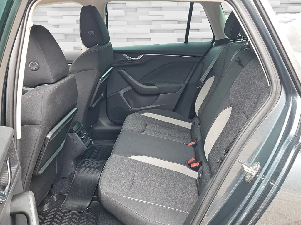 Vehicle 1266288395 - Image 8