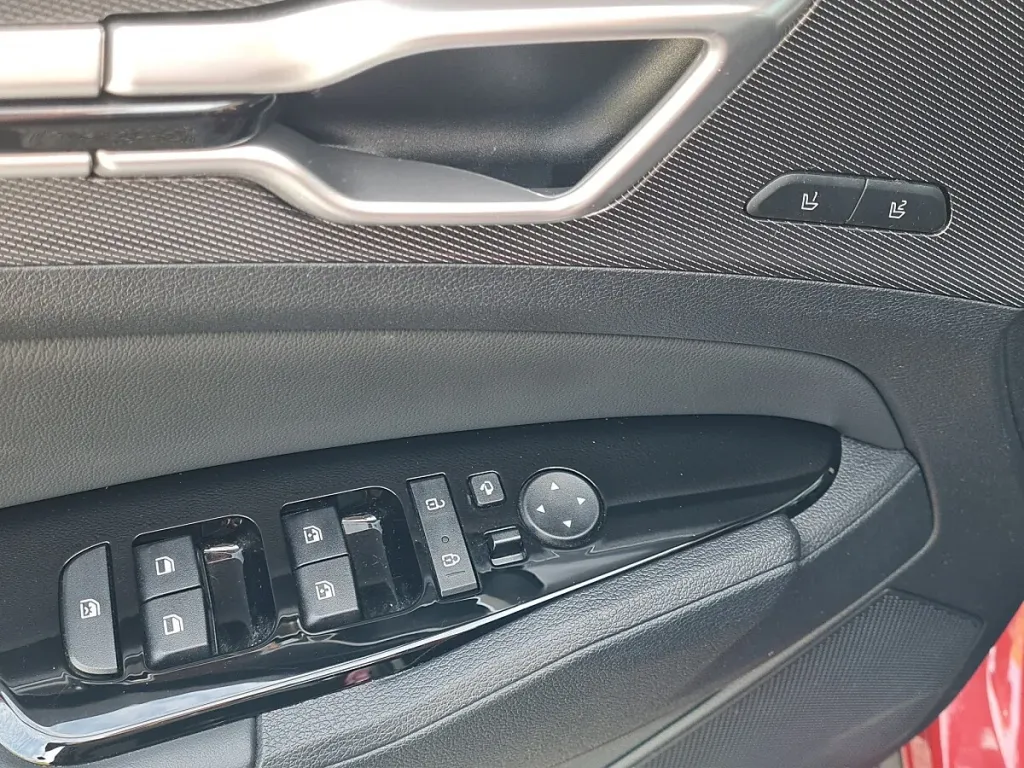 KIA Sportage 1.6 TGDI PHEV Gold AWD SUV / Geländewagen – Bild 15