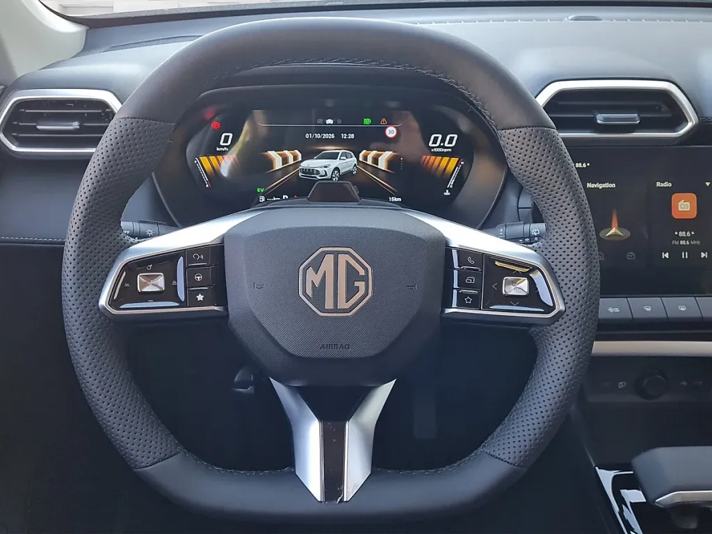 MG ZS 1.5 Hybrid+ Luxury SUV / Off-road vehicle – Image 11