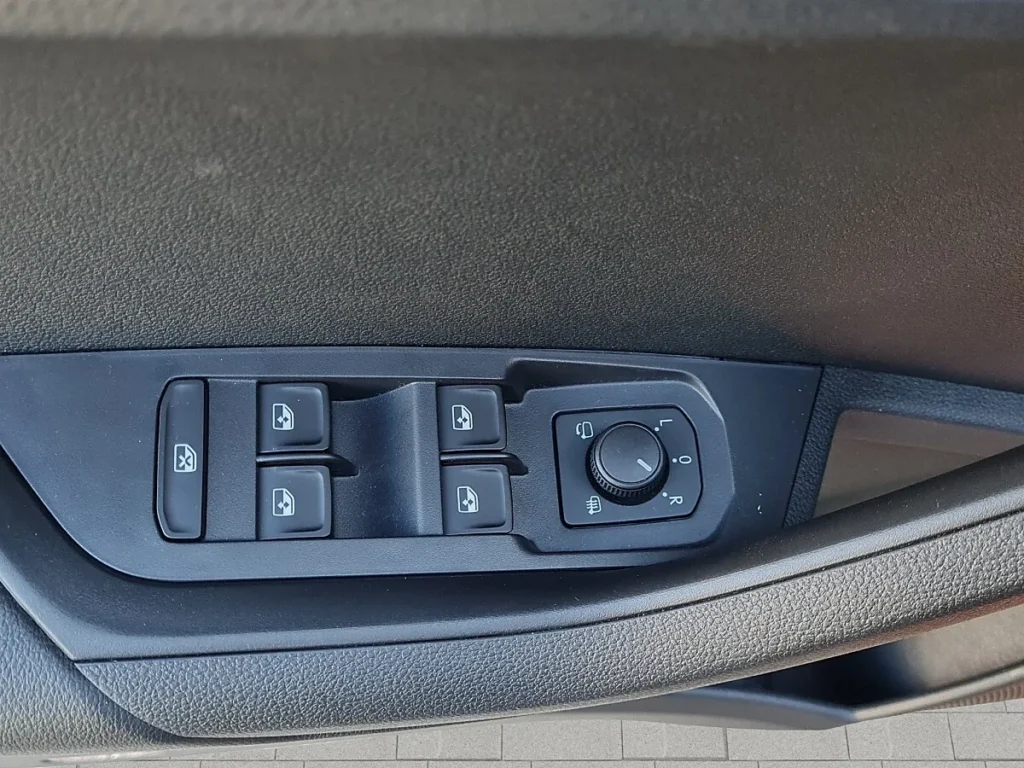 Vehicle 1556126617 - Image 16