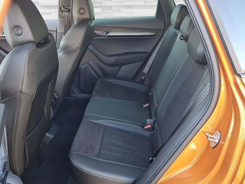 Vehicle 1556126617 - Image 8