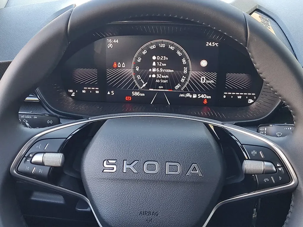 Skoda Fabia 1.0 TSI Essence Limousine – Obrázok 12