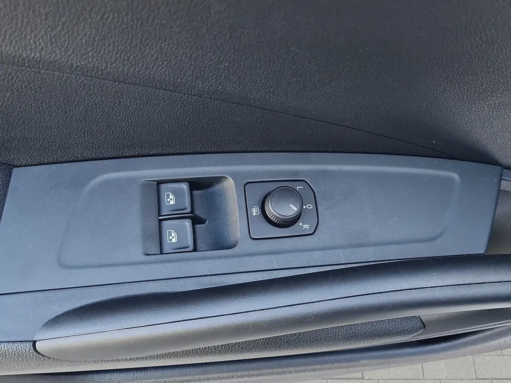 Skoda Fabia 1.0 TSI Essence Limousine – Obrázok 15