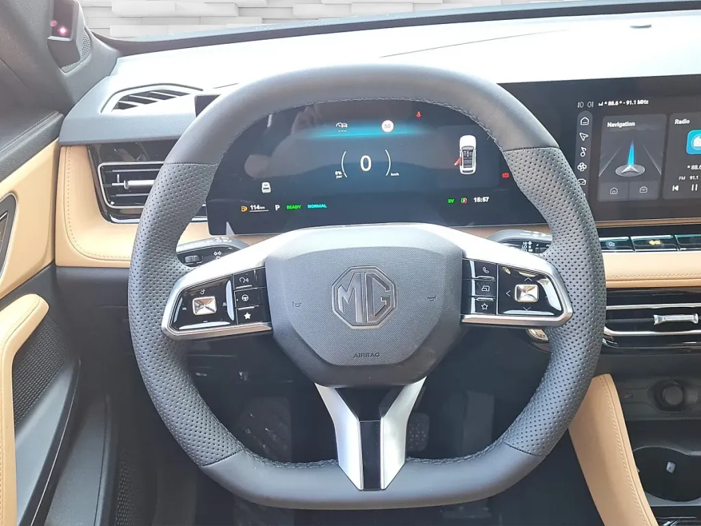 MG HS Hybrid+ Luxury + Heated steering wheel SUV / Off-road vehicle – Image 11
