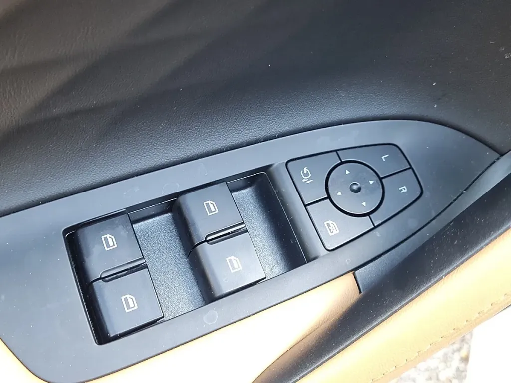 MG HS Hybrid+ Luxury + Heated steering wheel SUV / Off-road vehicle – Image 15