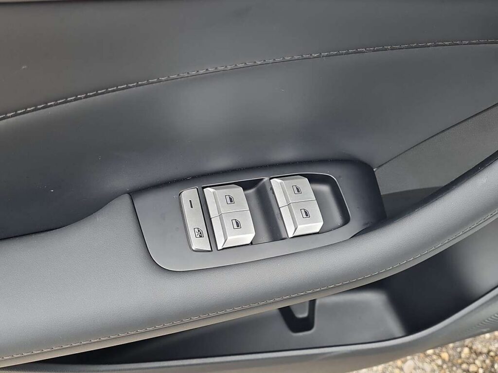 Vehicle 894836316 - Image 13