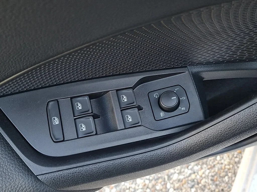 Vehicle 912401101 - Image 15