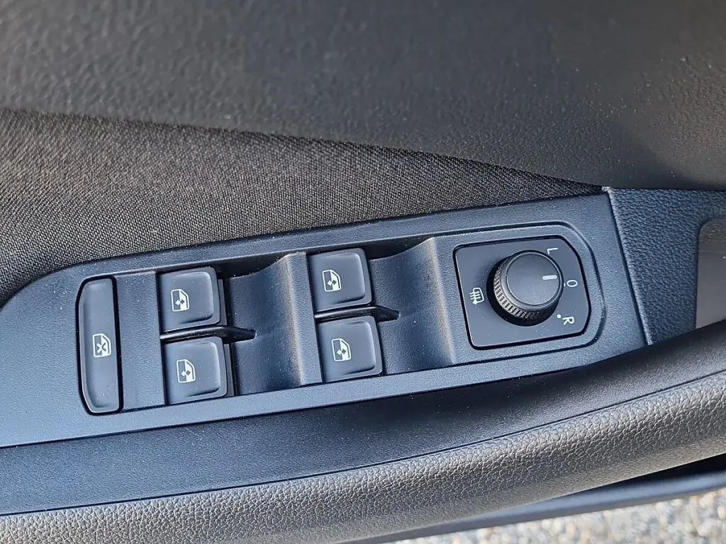 Skoda Kamiq 1,0 TSI Essence SUV / Terénne vozidlo – Obrázok 15