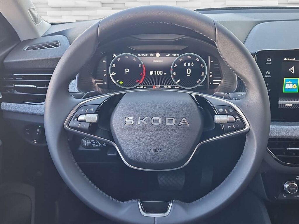 Vehicle 965892441 - Image 11