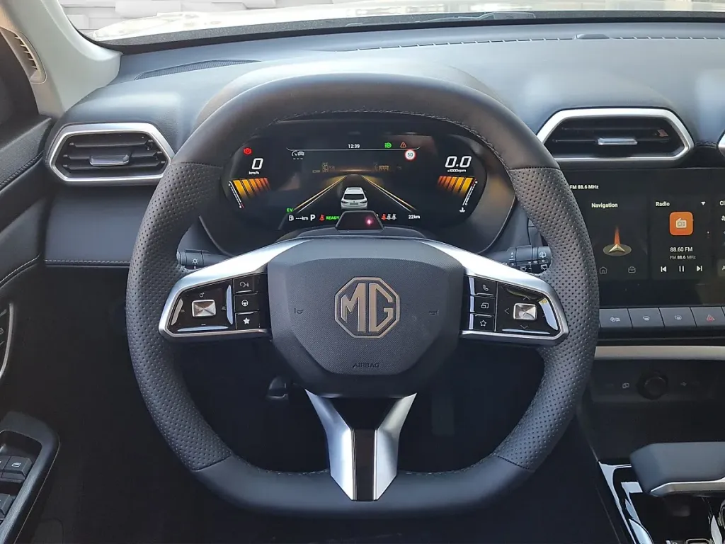 MG ZS 1.5 Hybrid+ Luxury SUV / Off-road vehicle – Image 11