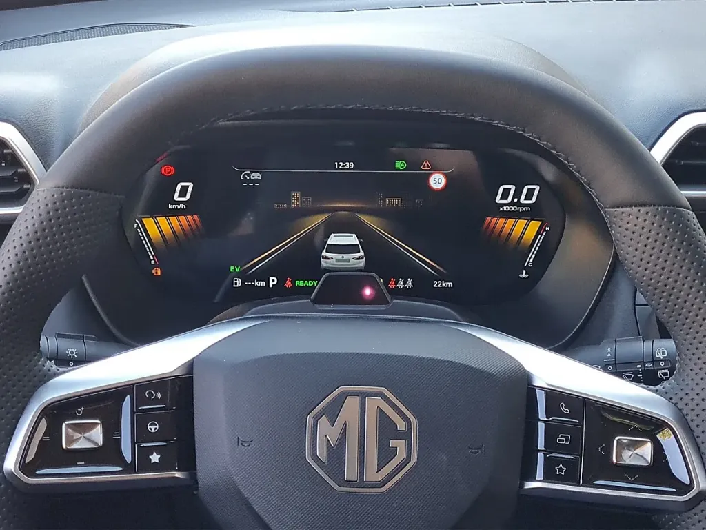 MG ZS 1.5 Hybrid+ Luxury SUV / Off-road vehicle – Image 12