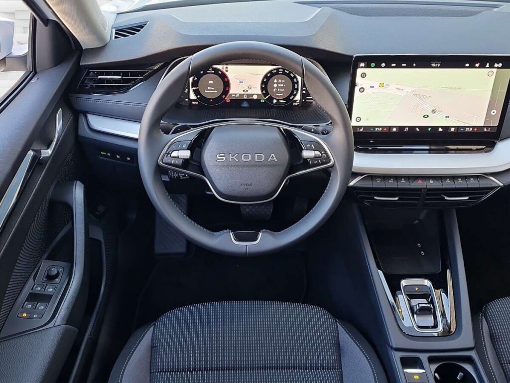 Vehicle 990361937 - Image 10