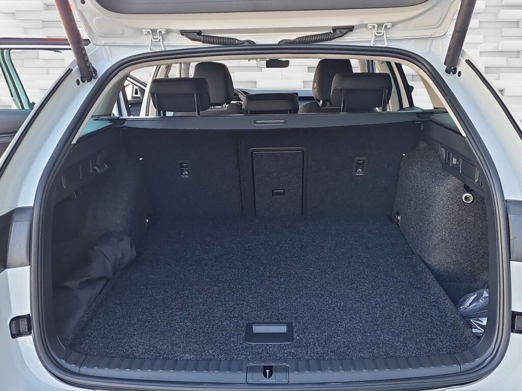 Vehicle 990361937 - Image 9